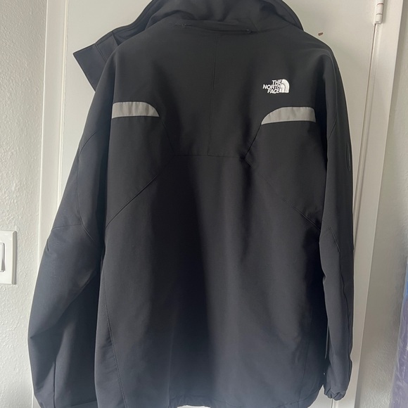 The North Face Men's Black Performance Jacket - Picture 11 of 12